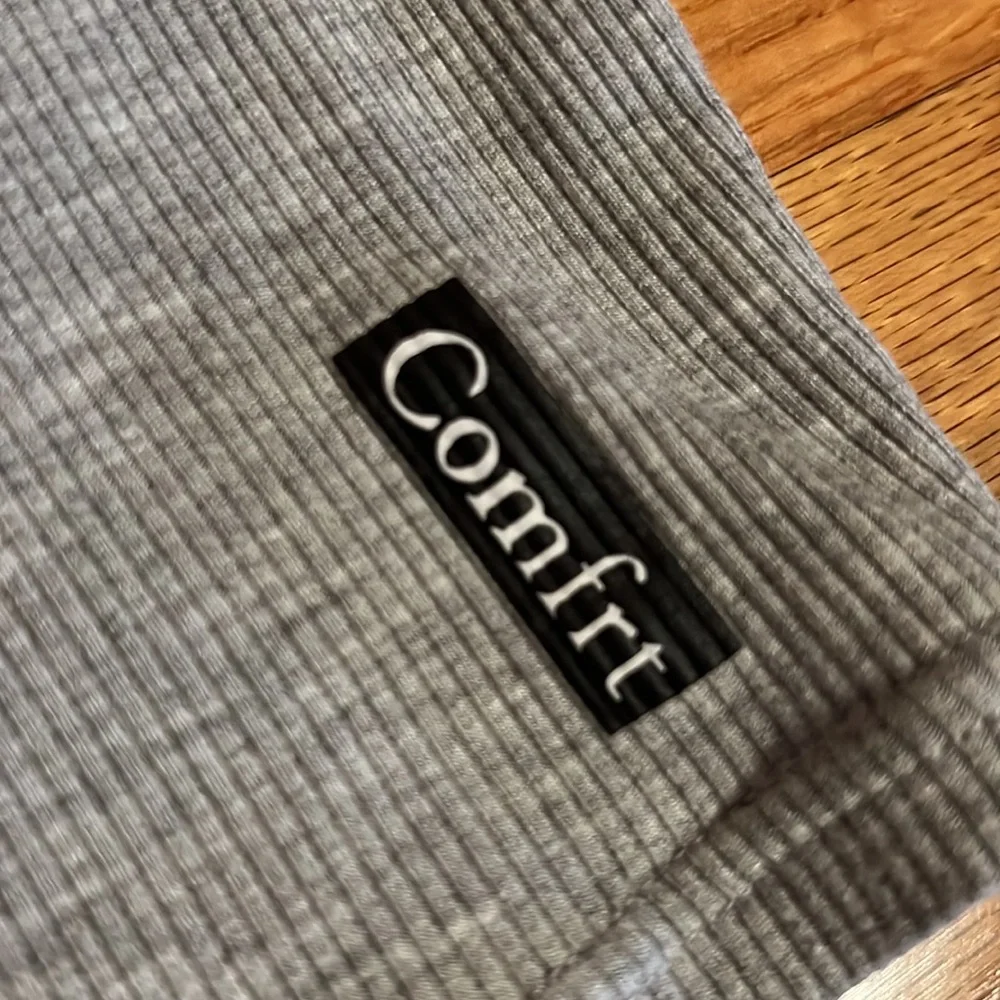 Comfrt Rib Contour Crop Tank - Picture 4 of 5